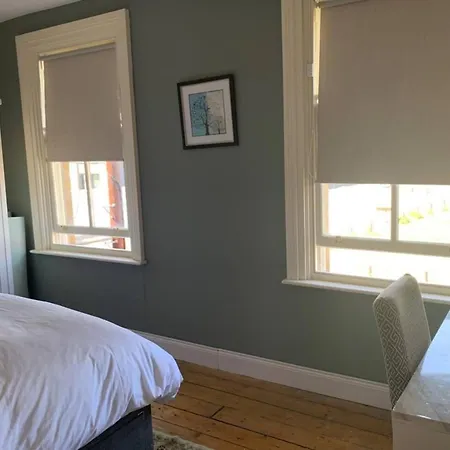 Beautiful 3bd Terraced House - Ranelagh Nyaraló *
